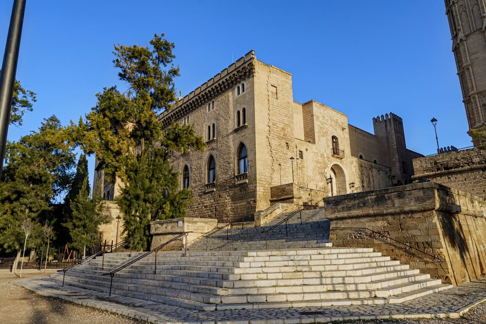 Shutterstock 2582986891