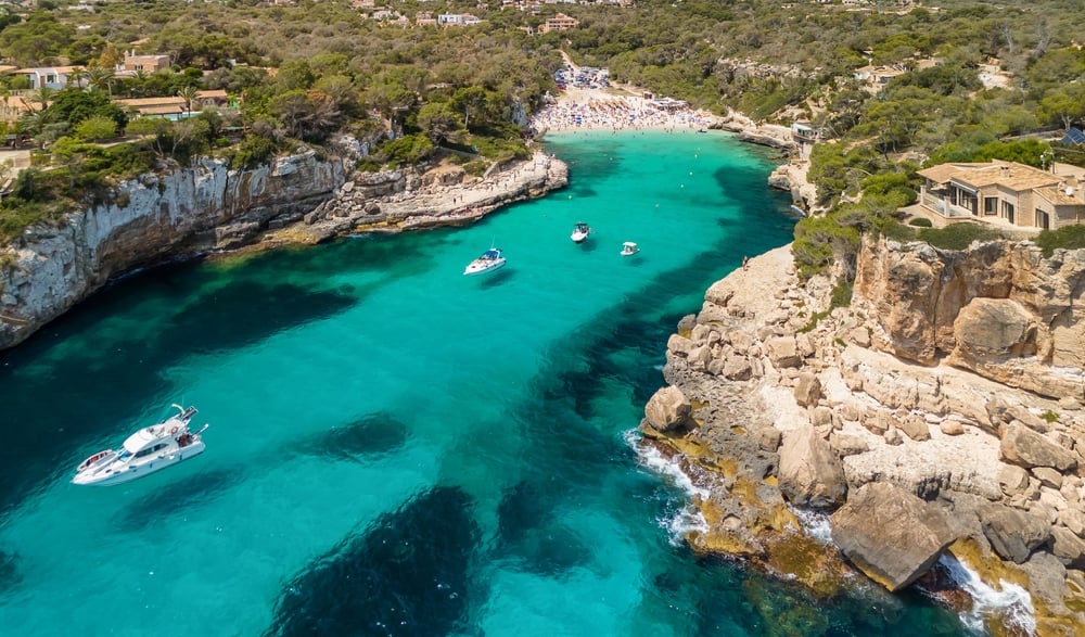 Shutterstock 2622488385