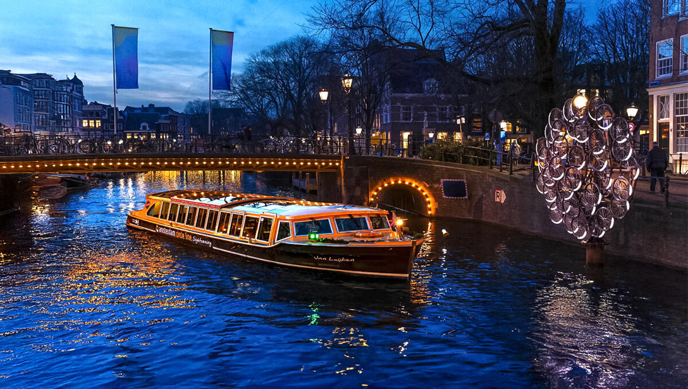 Amsterdam Light Festival: 75-min Traditional Cruise With Optional Unlimited Drinks
