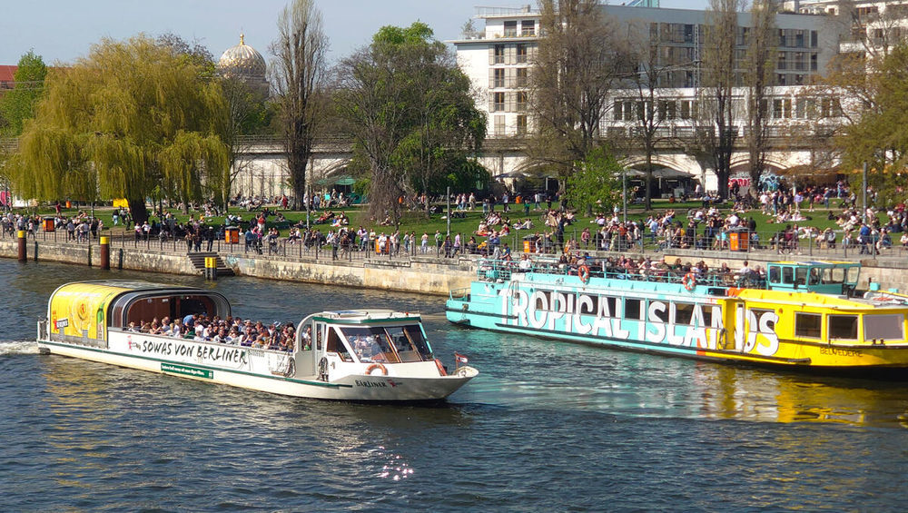 2.5-Hour East-Side-Tour Sightseeing Cruise in East Berlin