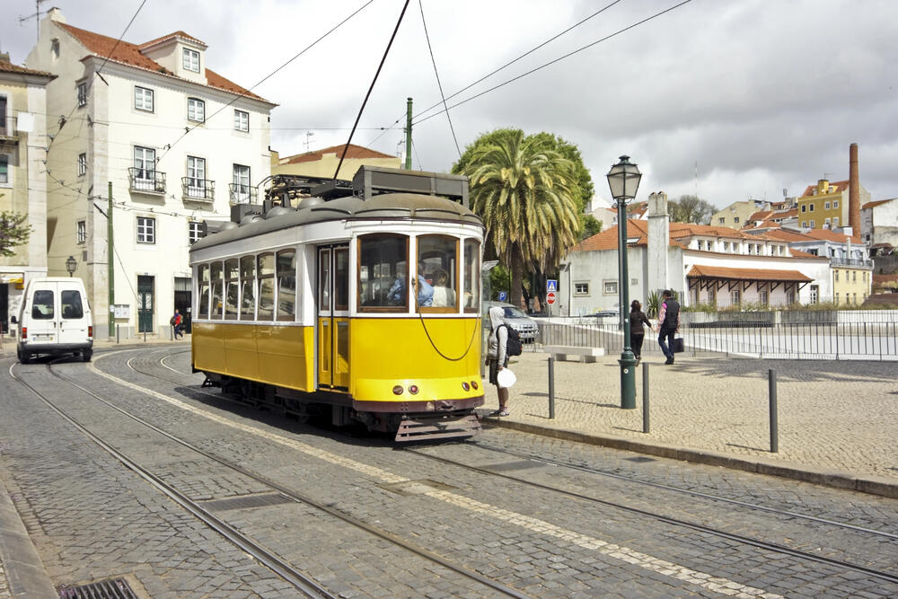 Guide to Vintage Tram Rides in Porto: Scenic Routes, Historical Insights