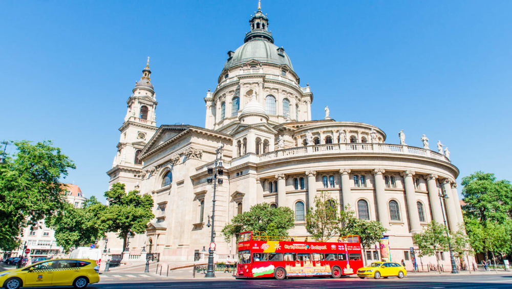 City Sightseeing: Hop-On Hop-Off Bus with Danube River Cruise