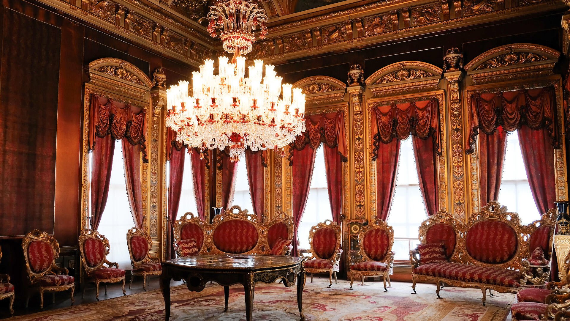 Dolmabahce Palace Highlights