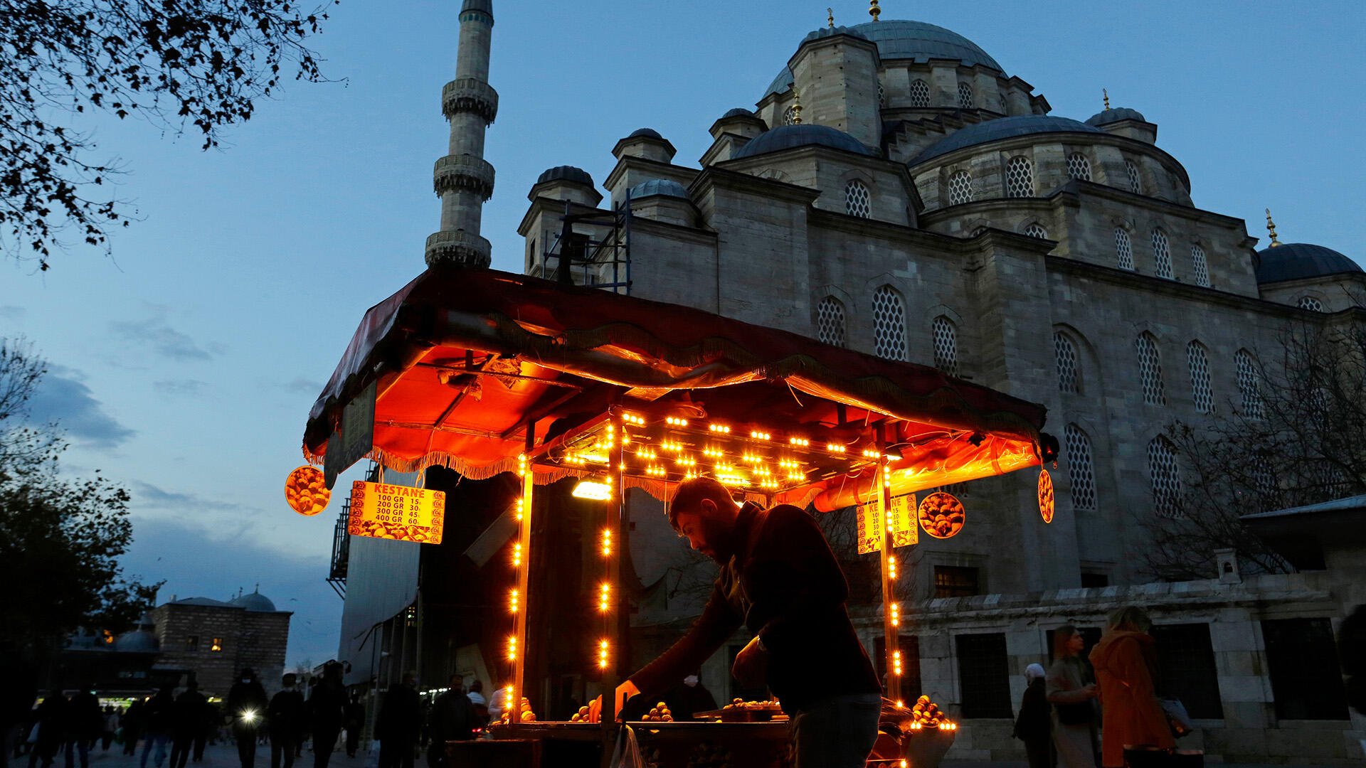 Why Experience Istanbul at Night?