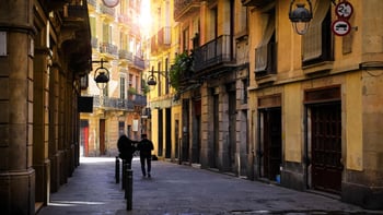 Barcelona Highlights Walking Tour – Explore Must-See Sites