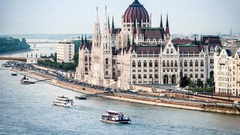 Budapest: 1-Hour Evening City Highlights Cruise with Welcome Drink