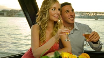 Budapest: Tokaji Wine Tasting Cruise with Live  Music