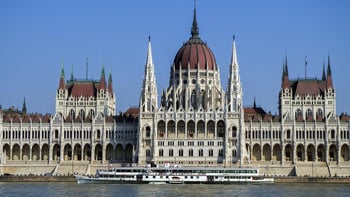 Budapest: Evening Danube Cruise with Live Music