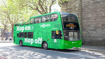 24-h Hop-on Hop-off Bus Tour Ticket including Docklands-Tour