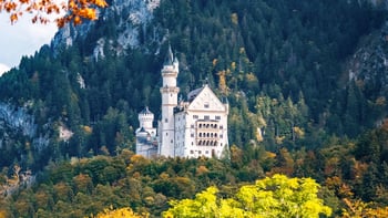 From Munich: Full-Day Guided Tour of Neuschwanstein & Linderhof Palace Grounds