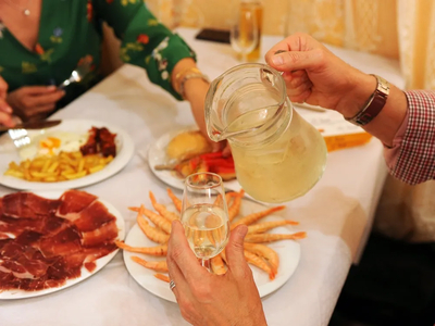 Food and Drink in Seville – Rhythm, Habit, and Andalusian Life