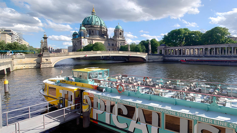 2.5-Hour East-Side-Tour Sightseeing Cruise in East Berlin