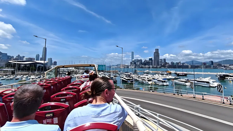 Big Bus: Hong Kong Hop-on Hop-off Bus Tour with Victoria Harbor Ferry Transfer