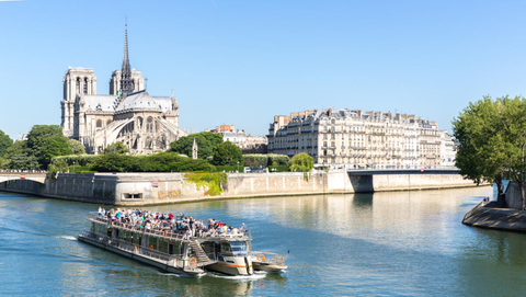 1-Hour Seine River Cruise from Eiffel Tower