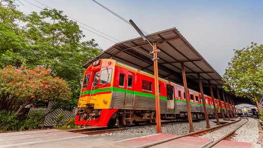 Damnoen Saduak & Maeklong Market Tour