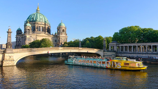 2.5-Hour East-Side-Tour Sightseeing Cruise in East Berlin
