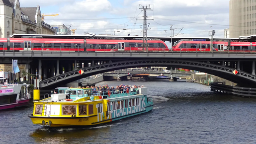 2.5-Hour East-Side-Tour Sightseeing Cruise in East Berlin