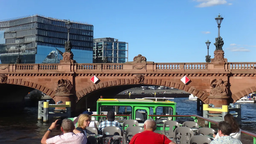 2.5-Hour East-Side-Tour Sightseeing Cruise in East Berlin