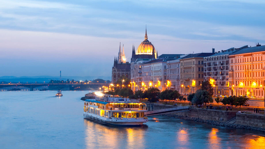 Hop-On Hop-Off Bus with Danube River Cruise