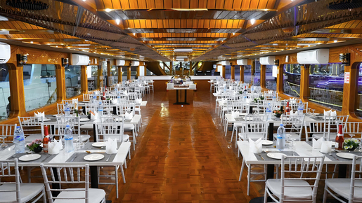 From Dubai Marina: Dhow Cruise with Dinner & Live Entertainment