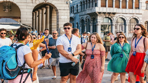 From Milan: Lake Como, Lugano & Bellagio by Bus with Private Boat Tour