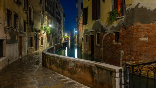 Underground Venice: Legends & Ghosts of Venice Guided Walking Tour