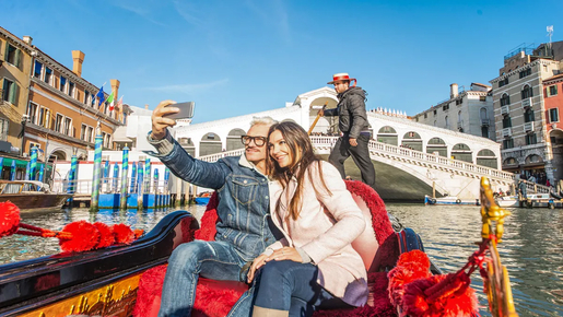 Venice Grand Canal Gondola Ride with Serenade