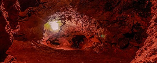 Lava Tunnel Caving / Show