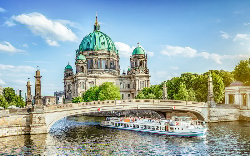 1 Hour Berlin City Highlights Cruise City Pass