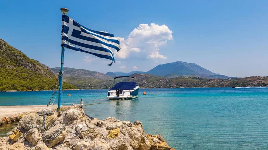 Best Beaches Near Athens for a Relaxing Day Trip