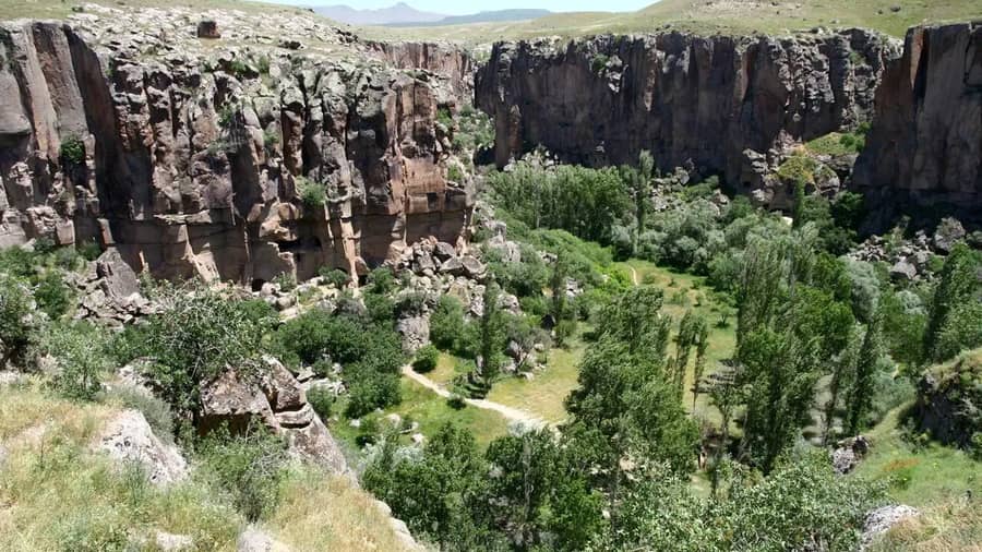 Exploring Ihlara Valley: Best Tickets, Hiking and Sightseeing Tours