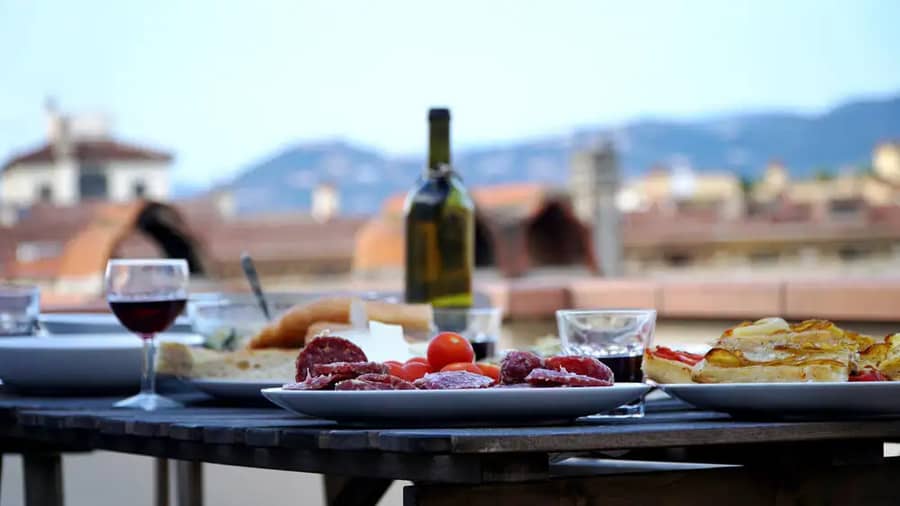 Food and Drink in Florence – From Tuscan Classics to Street Food