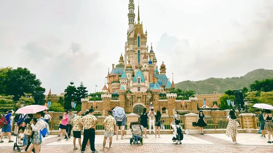 Shutterstock 2536324331 1