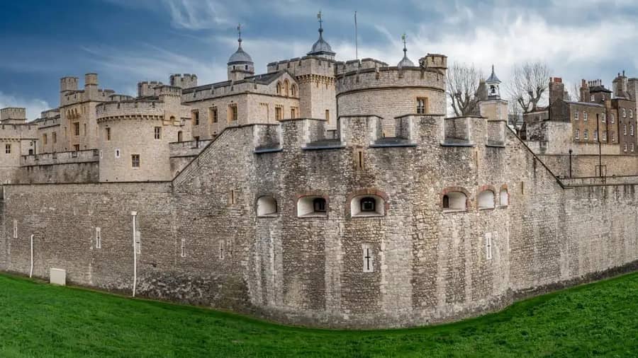 Shutterstock 2557195671 1