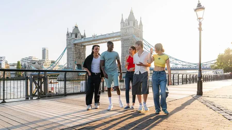 Shutterstock 2391104407