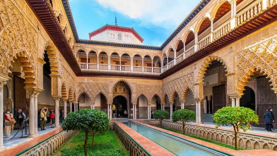 Shutterstock 2579403325