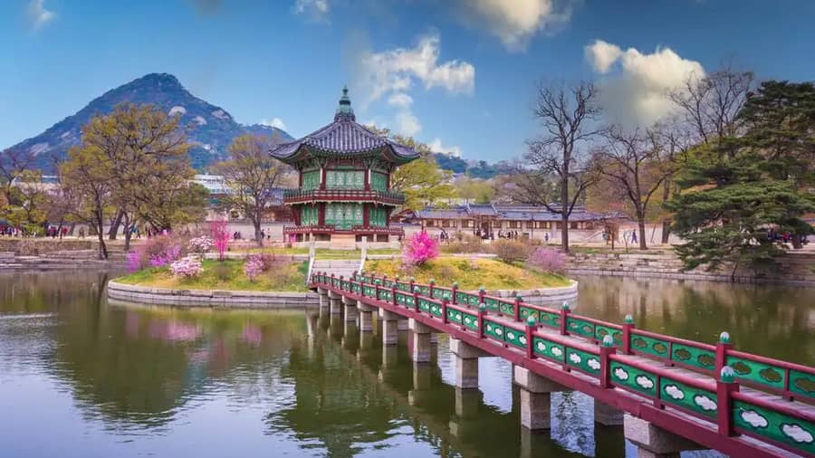 Shutterstock 2421257449