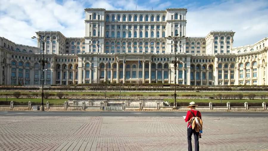 Shutterstock 2495574093 1