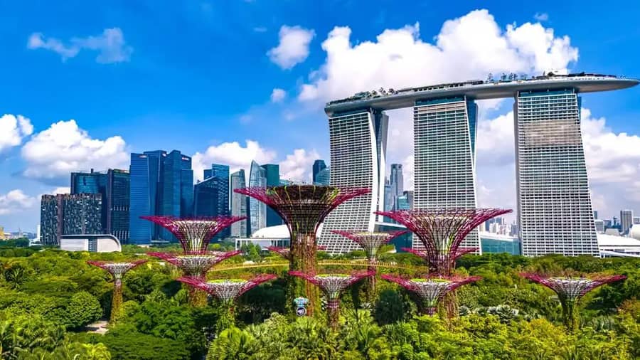 Shutterstock 2474005033