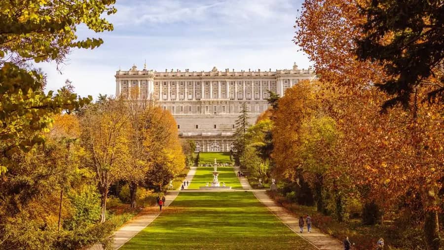 Shutterstock 2534260299