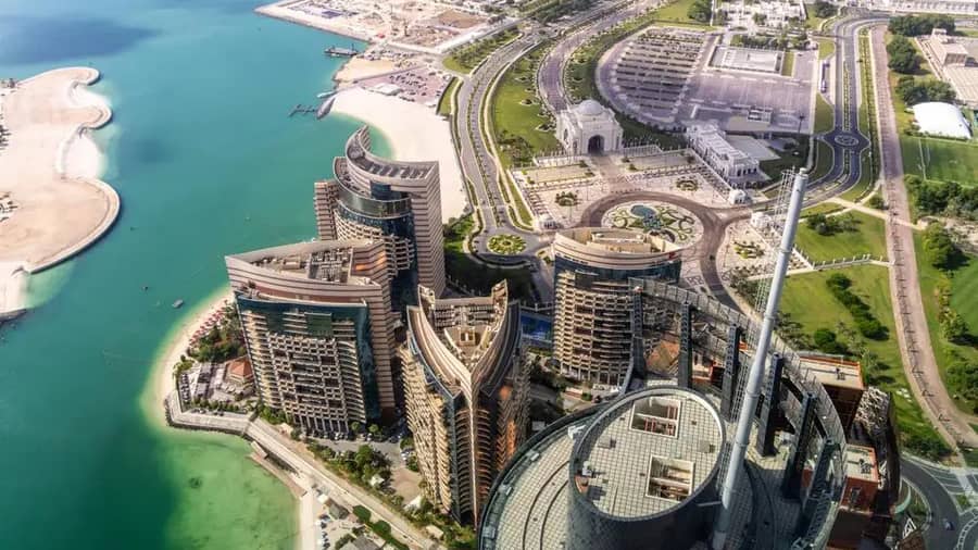 Shutterstock 2502376347