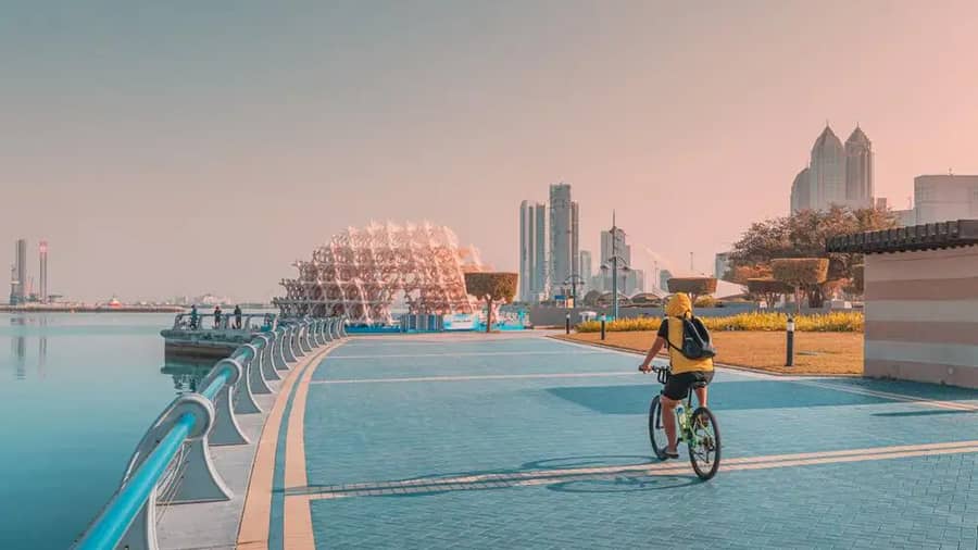 Shutterstock 2586079283