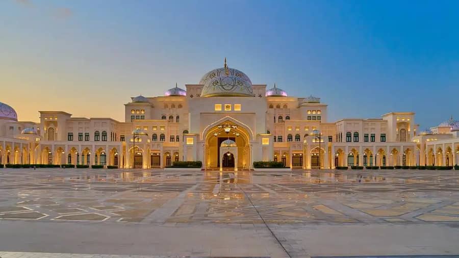 Shutterstock 2394427157