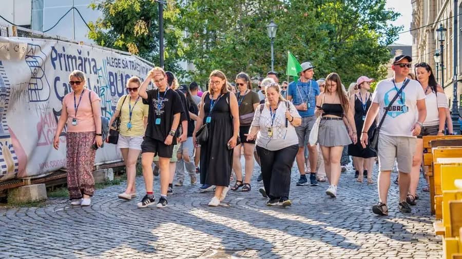 Shutterstock 2399973303