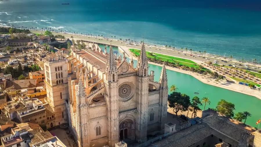 Shutterstock 2210796029