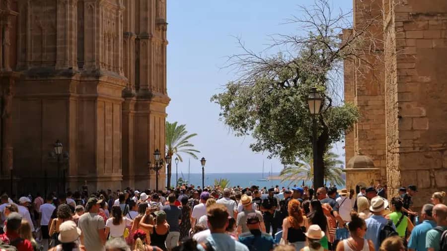 Shutterstock 2187732401 1