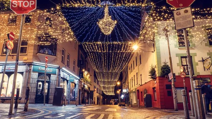 Shutterstock 2254128127