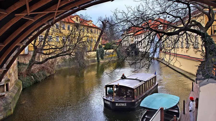 Shutterstock 747642970