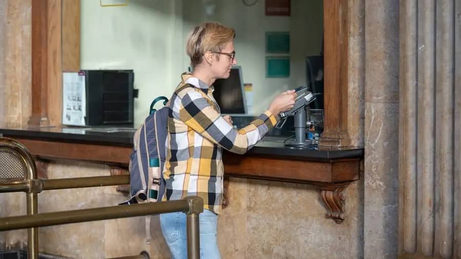 Shutterstock 2246165327 1