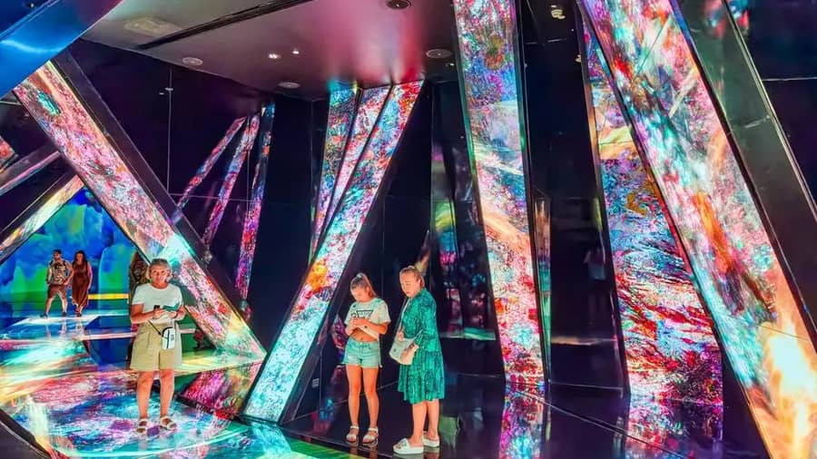 Shutterstock 2471347695